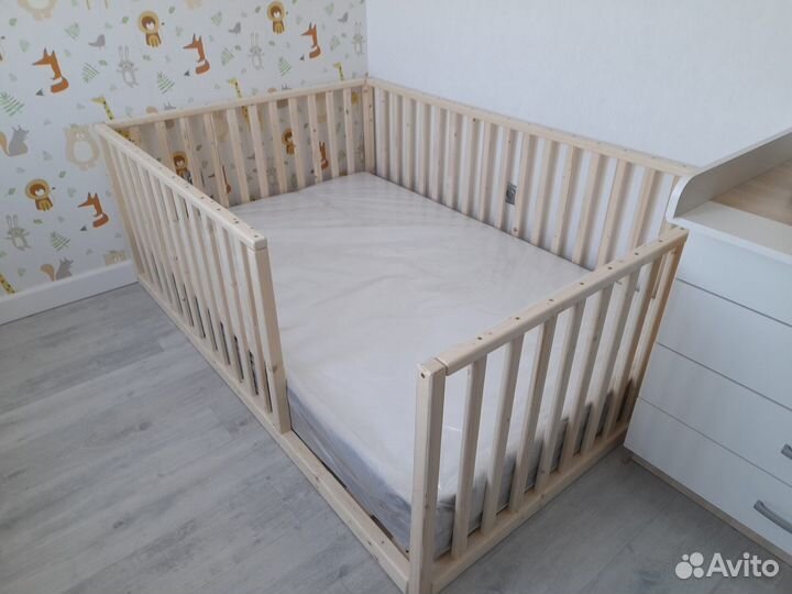 Кровать детская из массива с бортами