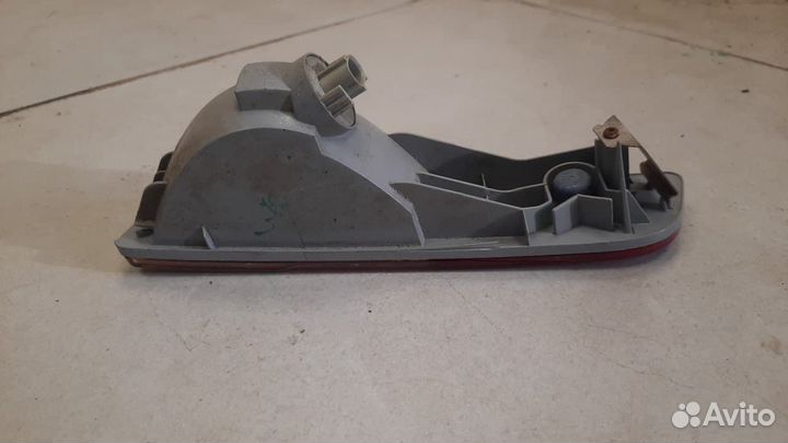 Фонарь задний в бампер Mitsubishi Outlander