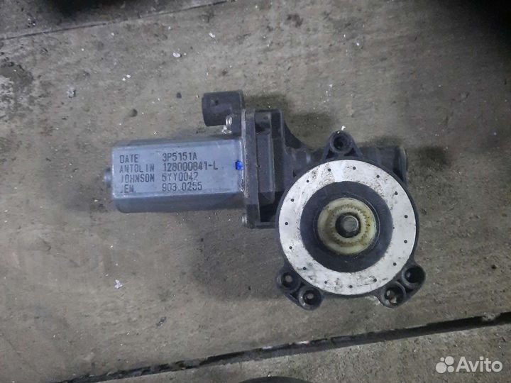 Моторчик стеклоподъемника Renault Duster I 2012-20