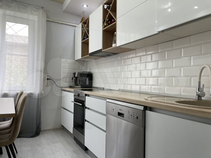 2-к. квартира, 57,6 м², 1/2 эт.