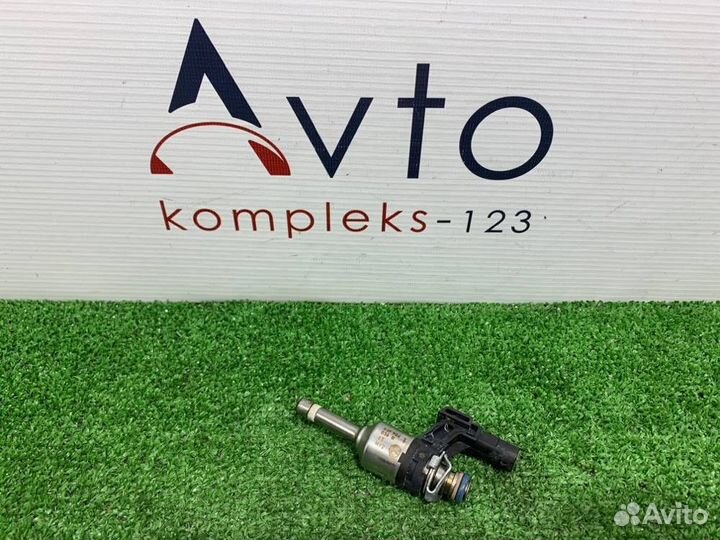 Форсунка инжекторная Volkswagen Polo 6R cbzb 2011