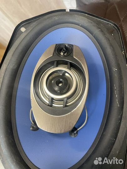 Магнитола soundmax SM-CDM1065 с двумя колонками