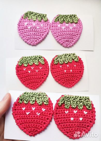 Клубнички яркие заколочки. пара