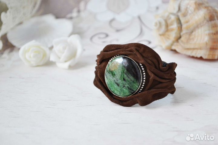 Браслет кожаный ручной работы с цоизитом