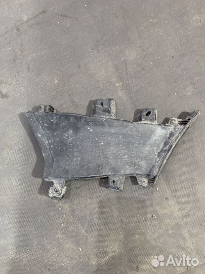 Воздуховод бампера Hyundai Santa Fe 2015-2019