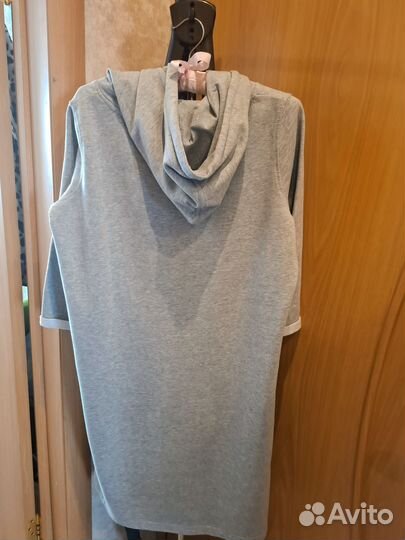 Платье спортивное с капюшоном 46 раз. Бу