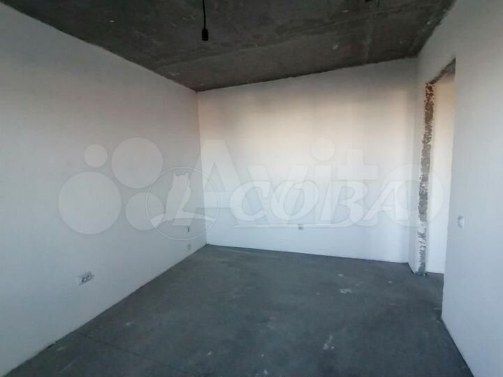 2-к. квартира, 52 м², 1/15 эт.