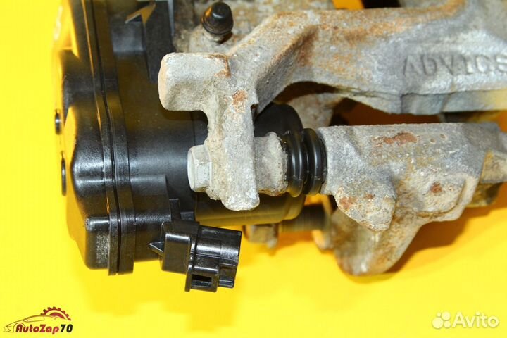 Toyota Camry (XV70) Суппорт задний левый