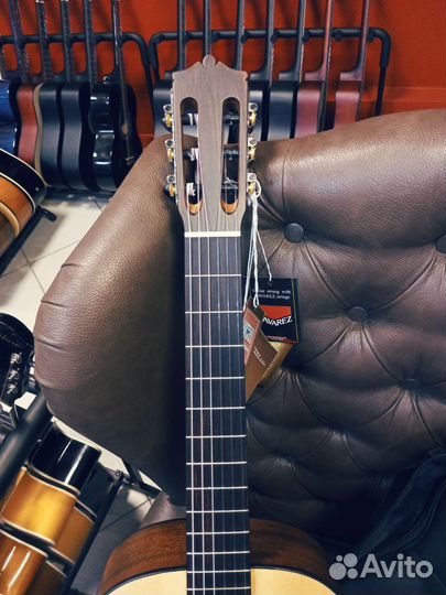 Классическая гитара с чехлом Martinez