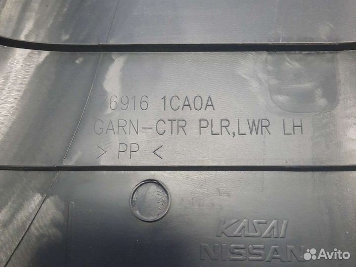 Обшивка средней стойки нижняя Infiniti QX70