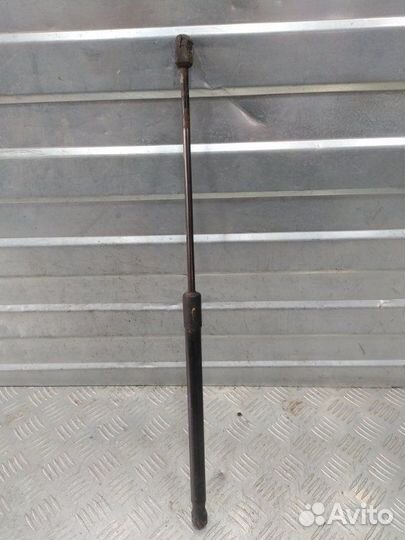 Амортизатор багажника задний правый Skoda Yeti 5L