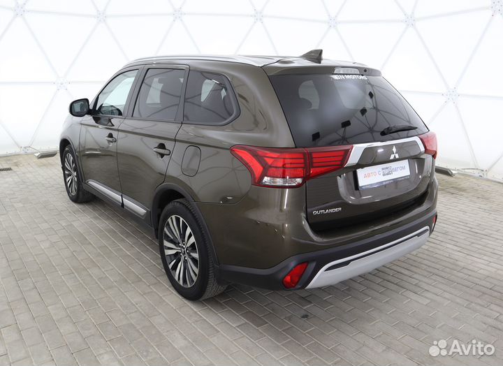 Mitsubishi Outlander, 2020