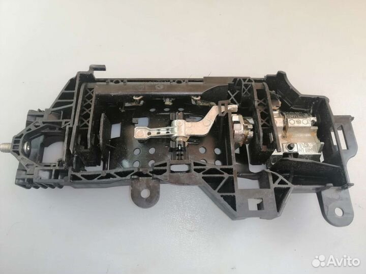 Кронштейн ручки двери задний левый Audi A4 B9