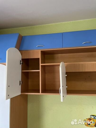 Продам детскую мебель с кроватью и матрасом