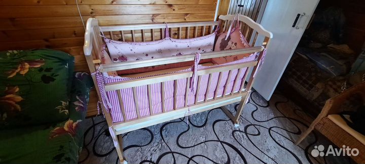 Детская кроватка с матрасом