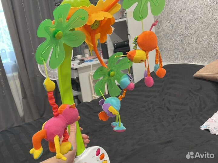 Музыкальный мобиль на кроватку