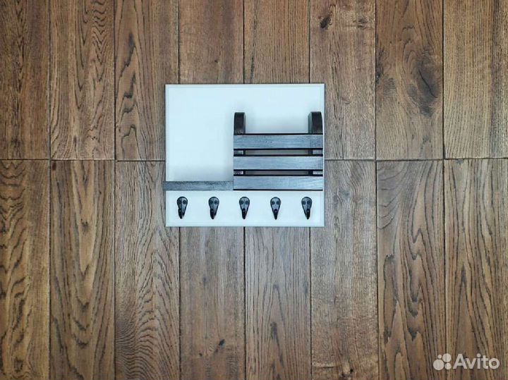 Полка из дерева для ключей