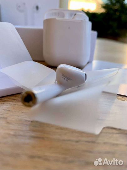 AirPods 2 с чехлом