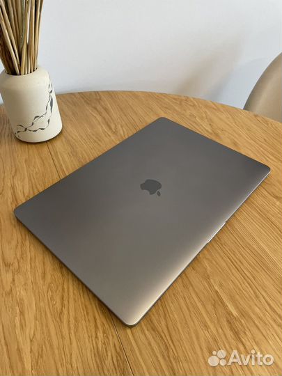 Macbook pro 15 2019 i9 512gb