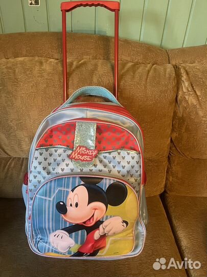 Рюкзак на колесиках