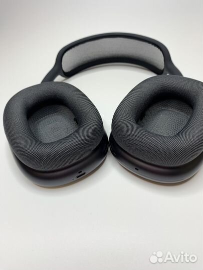 Apple AirPods Max Top