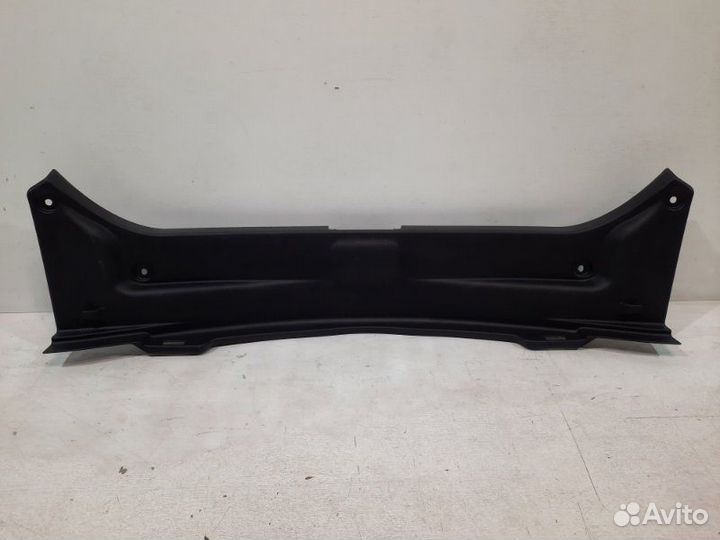 Накладка замка багажника Toyota Camry V70 2017