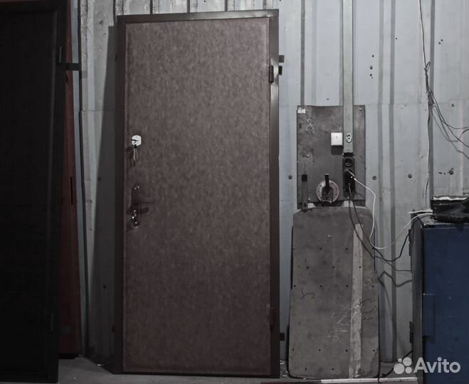 Дверь входная металлическая