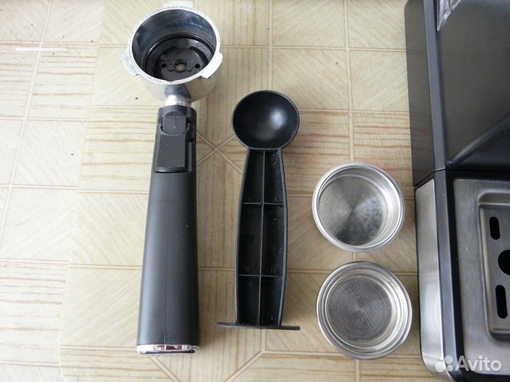 Кофеварка рожковая Polaris 1536Е