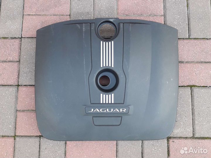 Крышка двигателя Jaguar XF