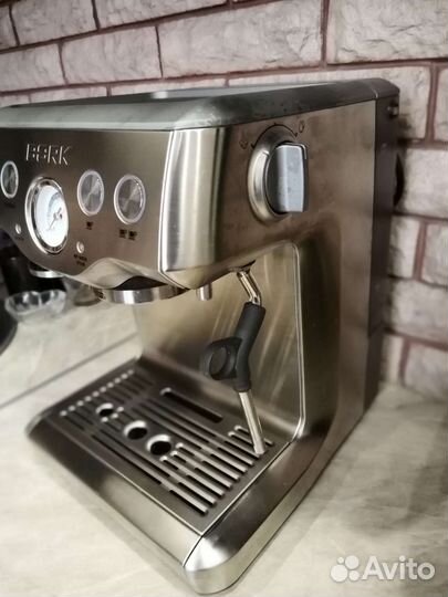Кофемашина Bork C803