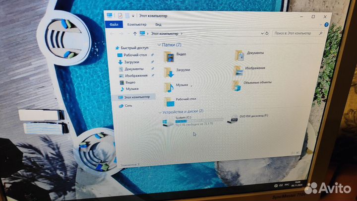 Компьютер с монитором, клавиатурой и мышью