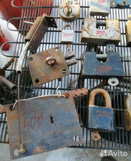 Старинные навесные замки