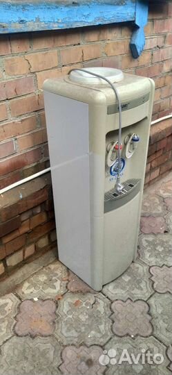 Кулер для воды напольный