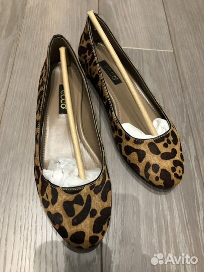 Ecco store leopard flats