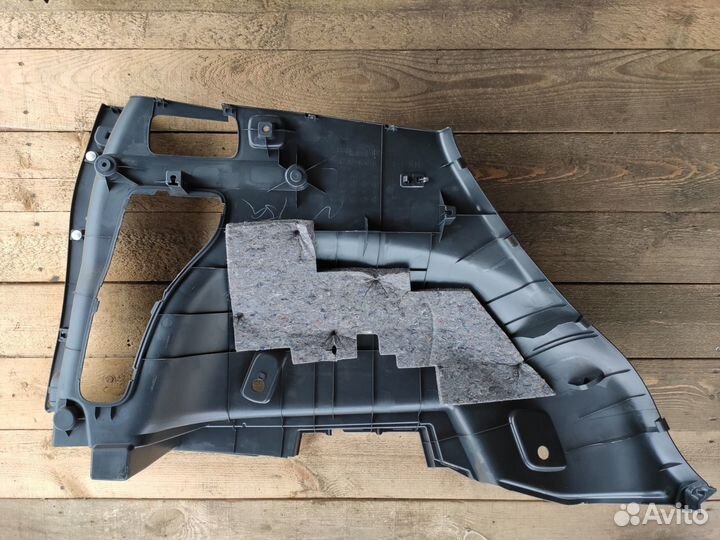 Обшивка багажника правая Toyota Rav 4 XA30