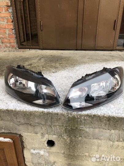 Передние фары на Фольксваген Поло седан