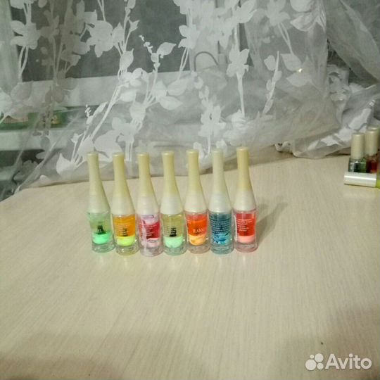 Светящийся в темноте лак для ногтей