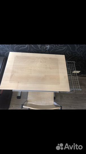 Парта ученическая, ученический стул и решетка