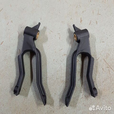 Кронштейн радиатора 1шт Opel Astra H, Zafira B