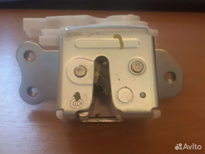 Амортизаторы багажника+замок Mitsubishi Outlander