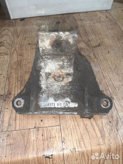 Кронштейн Крайслер 4573189