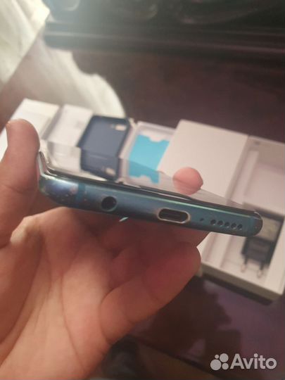 HONOR 10, 4/64 ГБ