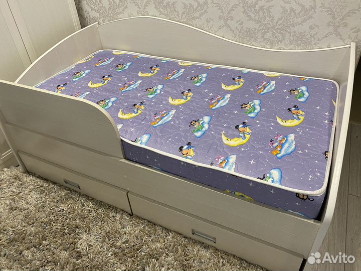 Кровать