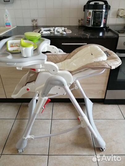 Стульчик для кормления babyton с посудой