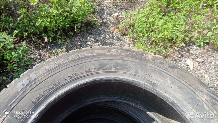 Bridgestone Blizzak Revo GZ 225/60 R17