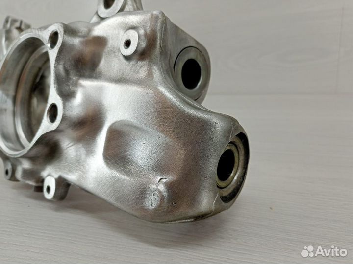 Кулак поворотный левый Audi A6 C6 (92мм)