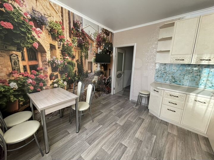 3-к. квартира, 90 м², 5/15 эт.
