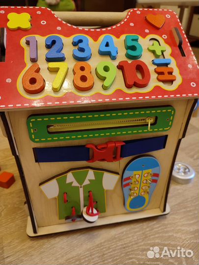 Бизиборд домик