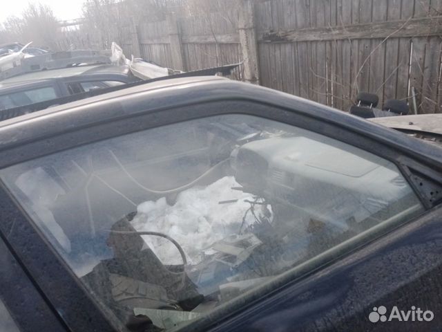 Стекло передней двери Mazda Demio 1