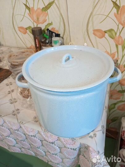 Кастрюля эмалированная большая